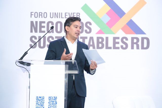 Rodrigo Sotomayor, Vicepresidente de Unilever Caribe, durante su ponencia en el foro. (1)