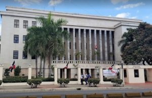 Educación dispone recontratación de más de 7 mil maestros para próximo año escolar Educación