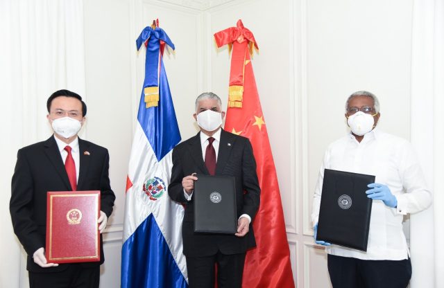 China dona RD$1 MM al INTEC
