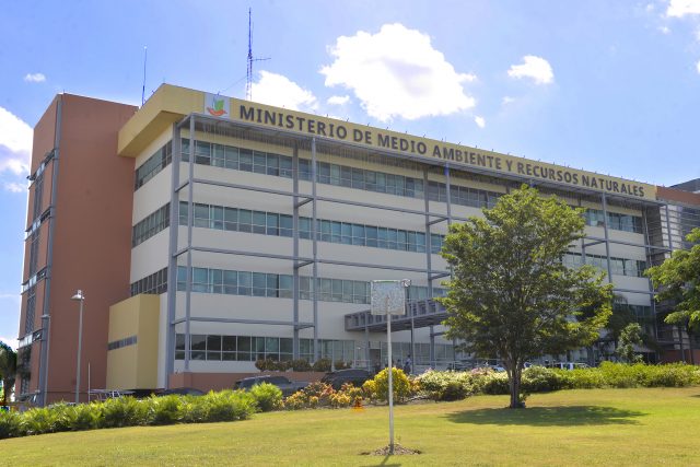 construcción del Aeropuerto de Bávaro.
