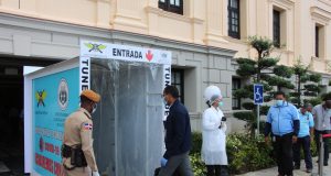 Instalan túnel de desinfección en Palacio Nacional