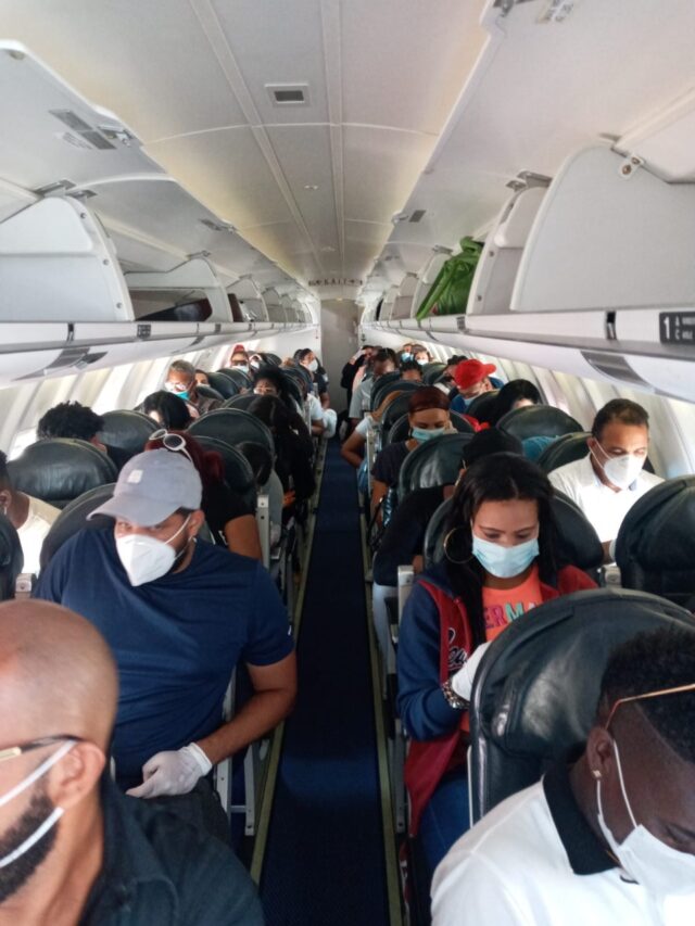 regresaron al país 50 dominicanos regresaron al país 50 dominicanos