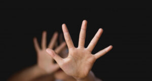 acusado de violar sexualmente a su hijastra