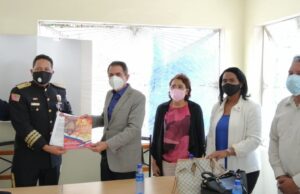 General de la Academia Mundial de Bomberos visita al senador electo de Peravia Academia Mundial de Bomberos