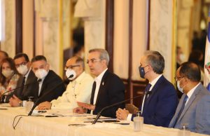Abinader crea fondo especial para regalía a empleados suspendidos fondo especial