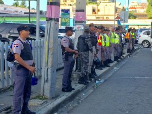 policías