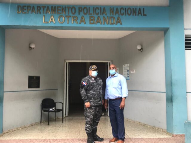 Pedro Antonio Paredes (Moreno) en visita a La Otra Banda billares en Santiago