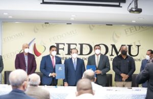 Fedomu y MAPRE firman acuerdo para construcción de obras y equipamiento para ayuntamientos equipamiento para ayuntamientos