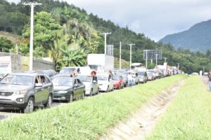 marchan en contra presa Río Haina 