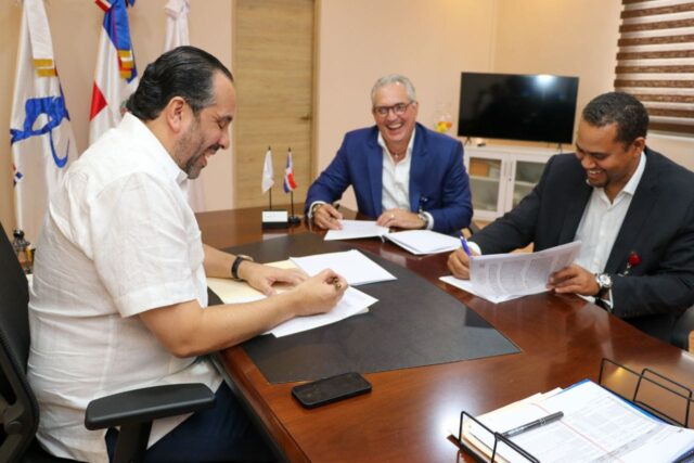 INEFI firma convenio INEFI firma convenio