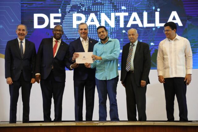 reconocen al presidente Abinader
