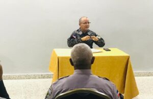 Director de la Policía Comunitaria se compromete a trabajar con la Sociedad Policia Comunitaria