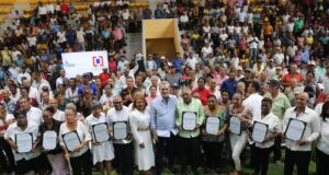 Presidente Abinader entrega más mil títulos de propiedad en San Pedro de Macorís