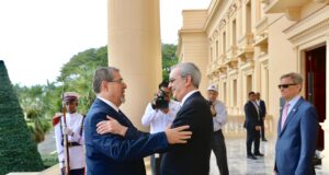 Abinader recibe presidente electo de Guatemala