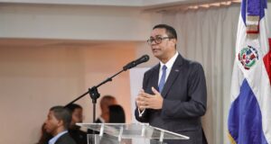 Víctor D'Aza saluda selección nuevos integrantes Tribunal Constitucional