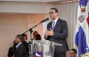 Víctor D'Aza saluda selección nuevos integrantes Tribunal Constitucional