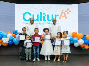 Cooperativa La Telefónica reconoce a 101 estudiantes con bonos educativos por su excelencia académica